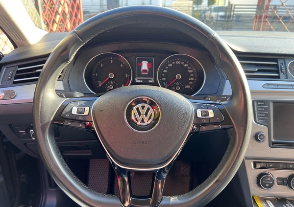 Volkswagen Passat cena 39999 przebieg: 320000, rok produkcji 2015 z Wejherowo małe 301